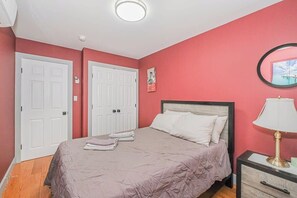 3 slaapkamers, een strijkplank/strijkijzer, reisbedje, wifi