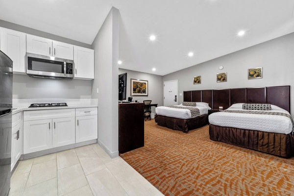 Quarto casal luxo, cozinha americana | Escrivaninha, espaço de trabalho para notebook, Wi-Fi de cortesia
