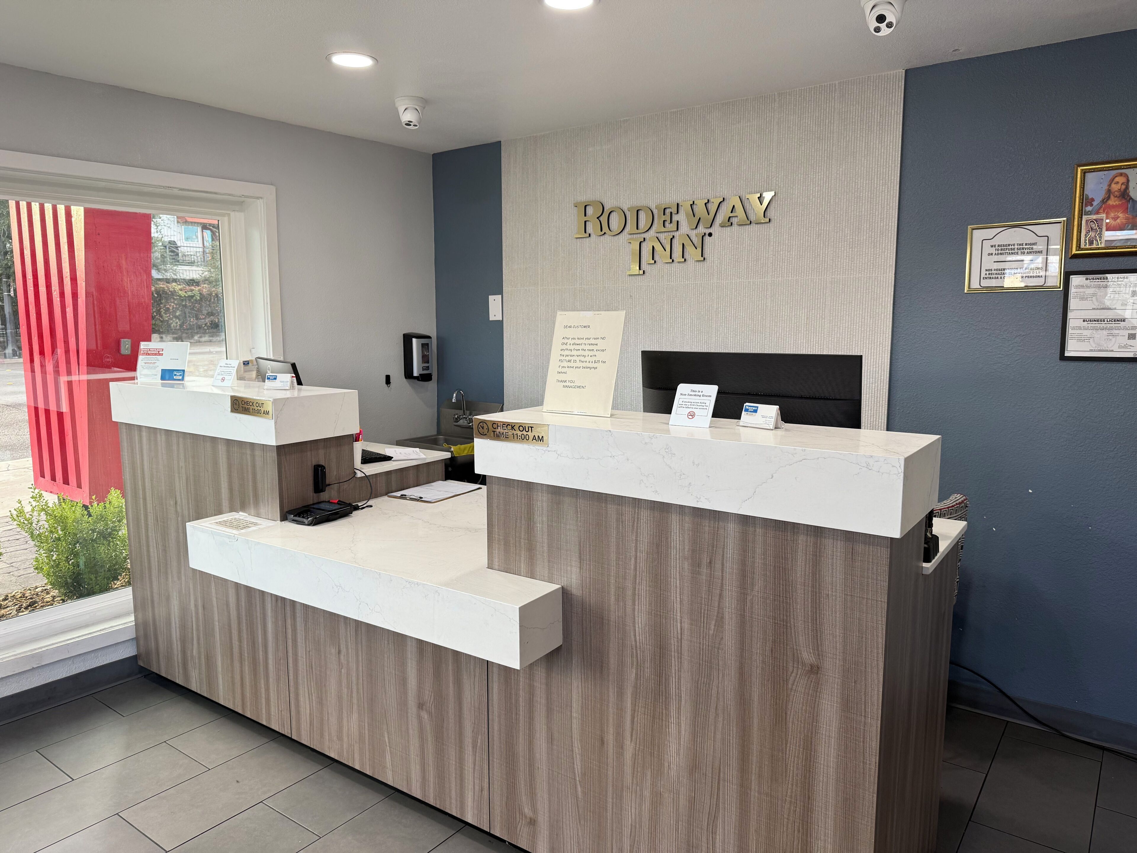 ฝ่ายต้อนรับ