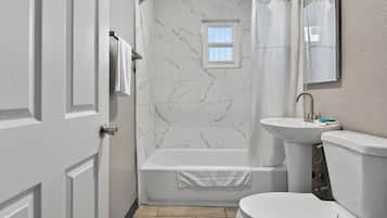 Towels, shampoo, toilet paper