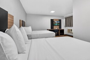 Phòng Tiêu chuẩn, 2 giường đôi, không hút thuốc | Bàn, màn/rèm cản sáng, bộ trải giường 