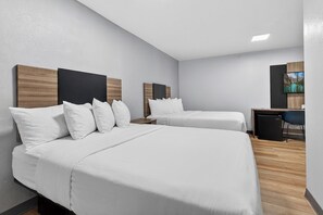 Standard Δωμάτιο, 2 Διπλά Κρεβάτια, Μη Καπνιστών | Γραφείο, κουρτίνες συσκότισης, κλινοσκεπάσματα 