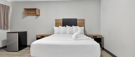 Habitación estándar, 1 cama Queen size, para no fumadores | Escritorio, cortinas blackout y ropa de cama