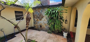 Property grounds - Spacious Waterfront with heated swimming pool. 5-bedroom home in Hernando Beach (Hernando Beach)