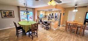Dining - Spacious Waterfront with heated swimming pool. 5-bedroom home in Hernando Beach (Hernando Beach)