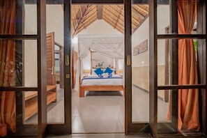 家庭別墅, 泳池景觀 | 客廳 | 50-吋智慧型電視、數位頻道、Netflix、串流服務