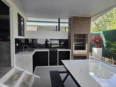 Spacious 2 bedroom beach house with AC WIFI BBQ Terrace and car port