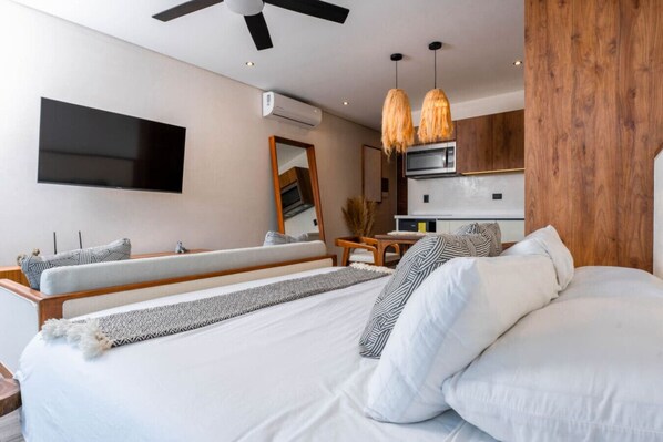 1 Schlafzimmer, Schreibtisch, Bügeleisen/Bügelbrett, Reisekinderbett