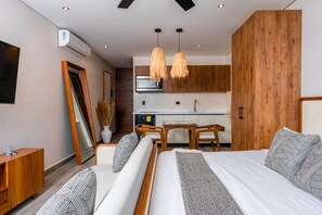 1 Schlafzimmer, Schreibtisch, Bügeleisen/Bügelbrett, Reisekinderbett