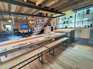 Games room - Superhero Hideout Barn (Saint-Salvy)
