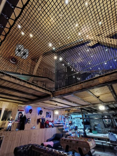 Grange "la planque des super héros"