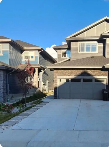 Cozy house in lovely Edmonton with spacious office and fast 
WiFi