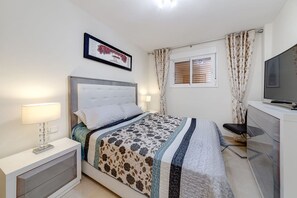 2 quartos, cofres nos quartos, ferros/tábuas de passar roupa