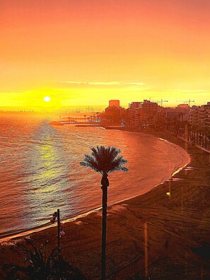 Beach - Beachfront Escape with Spacious Terrace and Stunning Seaview (Torrevieja)