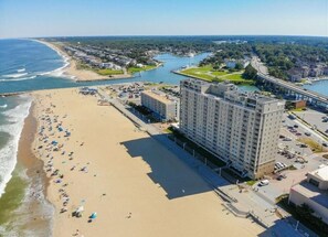 Beach nearby - Oceanfront Condo, Heated Pool, Fitness Center (Virginia Beach)