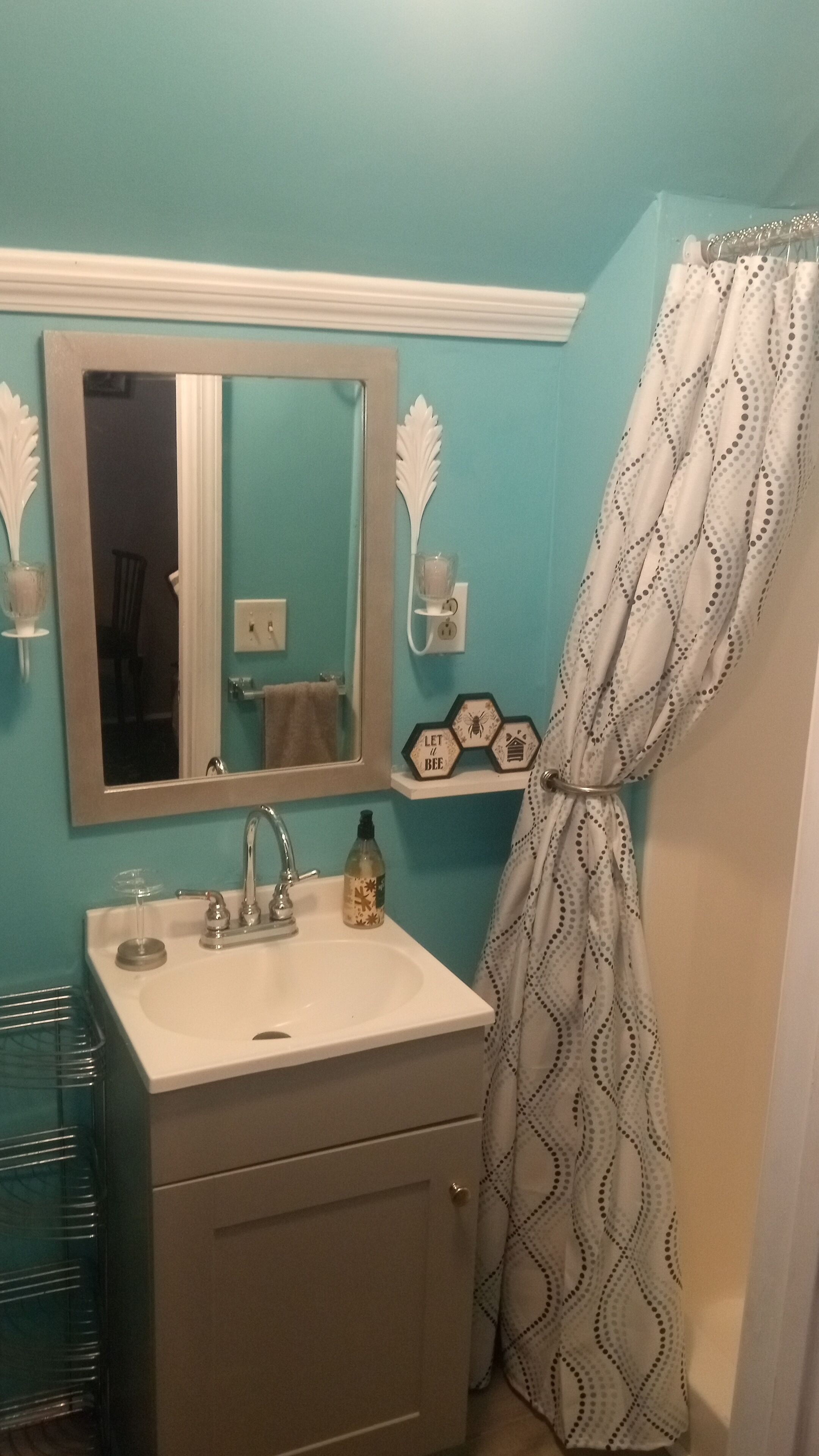 Toallas, jabón, papel de baño 