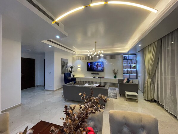 Interior - Luxurious 3 Bedroom High-rise Apartment with gym, swimming pool, Spa and WiFi. (Lagos)