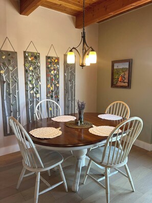 Dining - Cozy 2-bedroom house in Durango next to a Pumpkin Patch! (Durango)