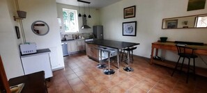 Kjøleskap, mikrobølgeovn, ovn og oppvaskmaskin