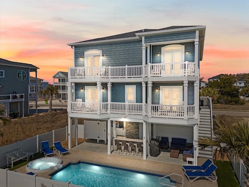 Modern Beach House: GameRoom, HeatedPool, HotTub, & TikiBar in Ocean Isle Beach