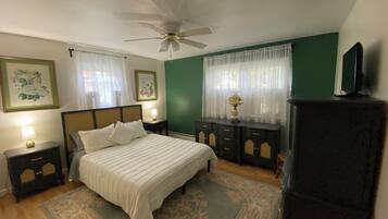 4 soveværelser, skrivebord, strygejern/strygebræt, weekendseng