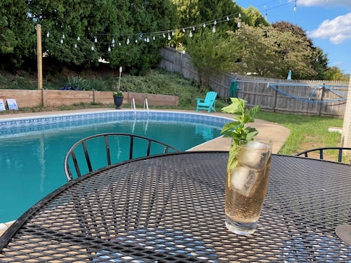 Charming 4-Bedroom Retreat w/ Pool & Playroom, Near Hersheypark & Harrisburg