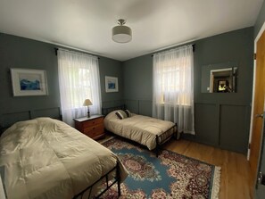 4 bedrooms, desk, iron/ironing board, travel cot