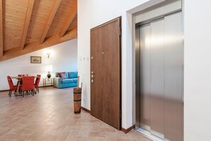 Interior - 5) Spacious Apartment in Agriturismo with Two Terraces and Panoramic View (Pralboino)