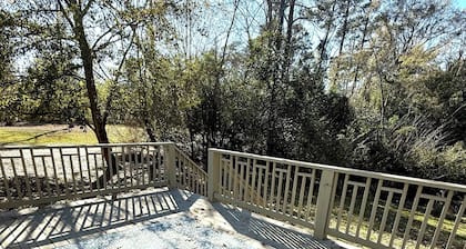 HGTV's Hometown house -Southern Charm 3- only 6 minutes to downtown Laurel!