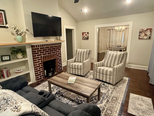 HGTV's Hometown house -Southern Charm 3- only 6 minutes to downtown Laurel!