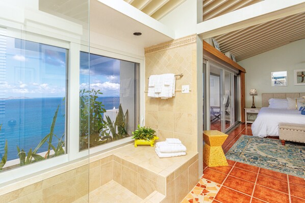 2 sovrum, skrivbord, strykjärn/strykbräda och gratis wi-fi