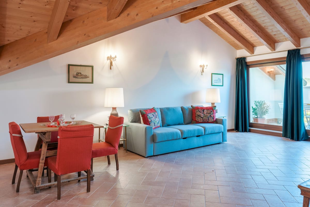 Deluxe Condo, 2 Bathrooms | Living area