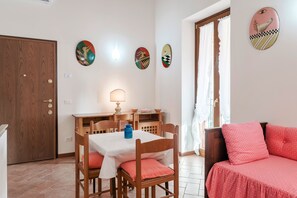 Bilocale standard, letti singoli | Living area - Agriturismo Cascina Tavolette (Pralboino)