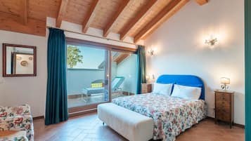 Deluxe Condo, 2 Bathrooms | Terrace/patio