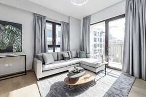 Smart TV - Luxury lifestyle at La Sirène, Port de la Mer, Jumeirah 1 | 1 Bed | Sleeps 4 (Port de la Mer)