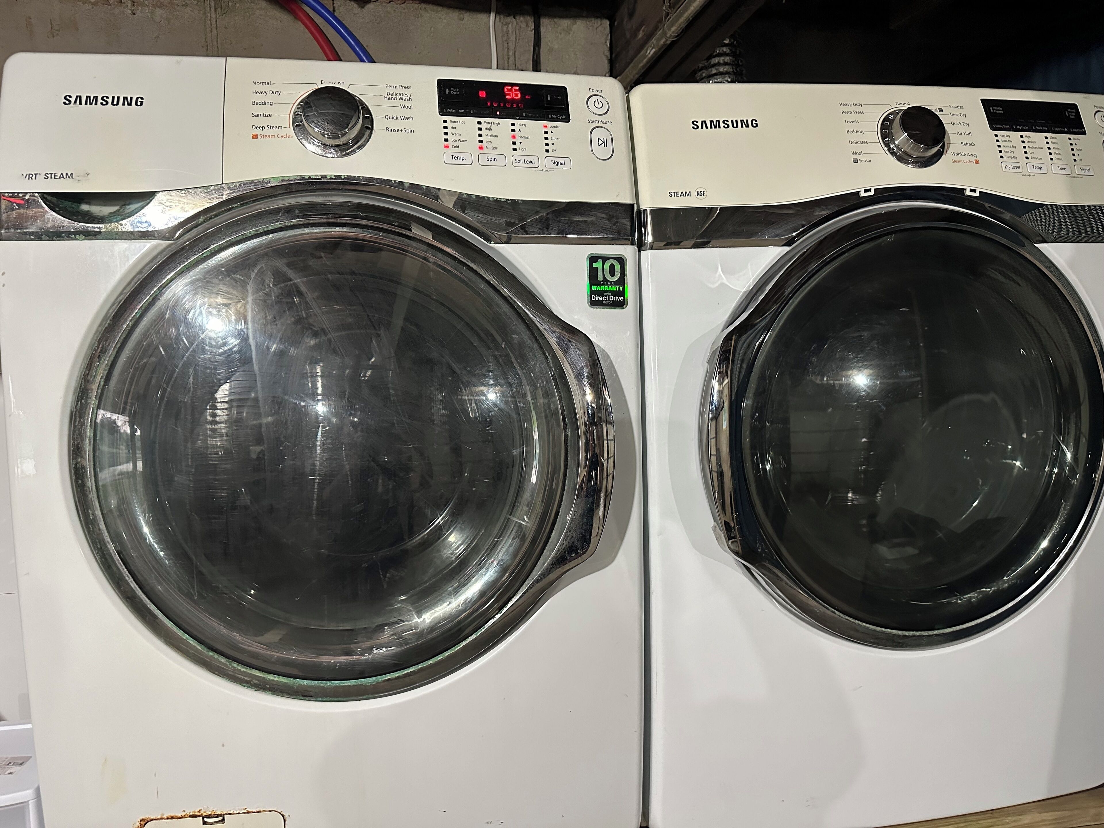 Two white Samsung front-loading washing machines with digital displays and control knobs.