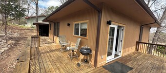 Cozy cabin in serene Bella Vista with WiFi and AC