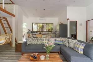 Smart TV - Oceano5, 4 bedroom Pool Villa - 4 min walk to the beach (nosara)