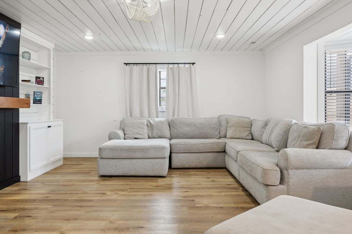 Smart TV, fireplace, offices