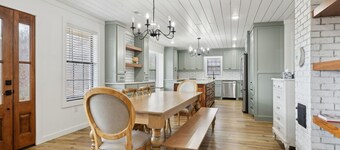 Fox Haven Retreat-Modern Cabin-Acres of Priv Land