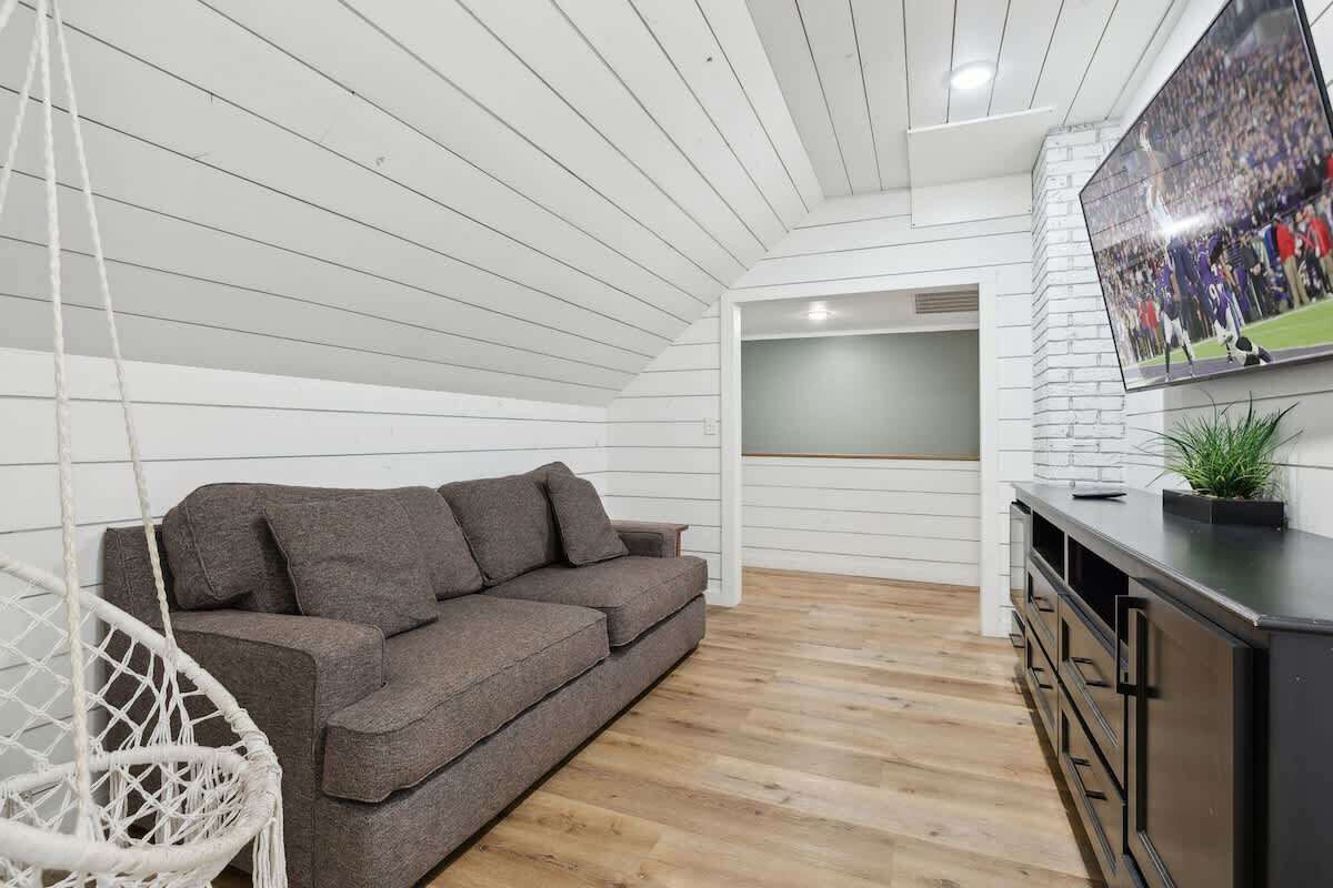 Smart TV, fireplace, offices