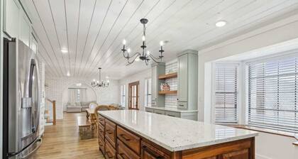 Fox Haven Retreat-Modern Cabin- Acres of priv land