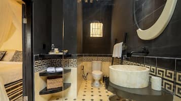 Deluxe King Or Twin With Bathtub | Bilik Mandi | Pancuran mandi, tuala disediakan, sabun, syampu