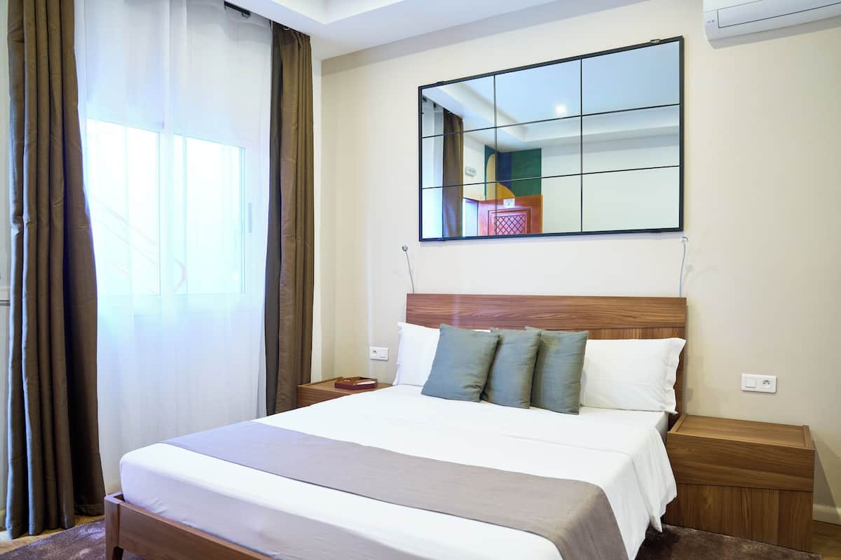 Chambre Ăconomique, 1 grand lit, non-fumeur, vue cour intĂ©rieure