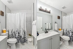 Towels, soap, shampoo - 8 Miles to Denver Zoo (Denver)