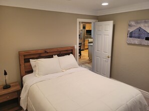 4 bedrooms, iron/ironing board, WiFi, bed sheets