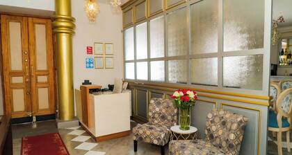 In the heart of the historic center within walking distance of museums, churches, cafes, etc.