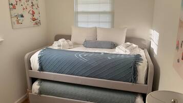 2 dormitorios, tabla de planchar con plancha, Internet y ropa de cama