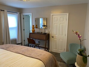 3 habitaciones, tabla de planchar con plancha, wifi y ropa de cama