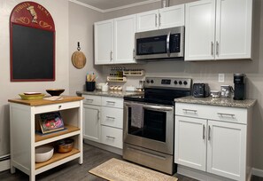 Microondas, horno, placa de cocina, lavavajillas